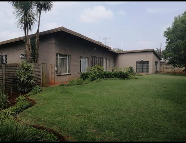 5 BEDROOM HOUSE FOR SALE IN MEYERTON CENTRAL